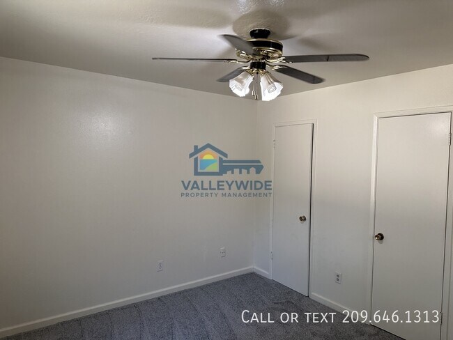 Building Photo - 1321 Woodside Dr