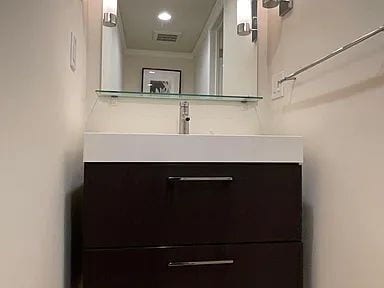 Building Photo - 5354 Lindley Ave