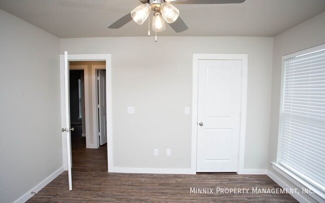 Building Photo - 407 E 21st St