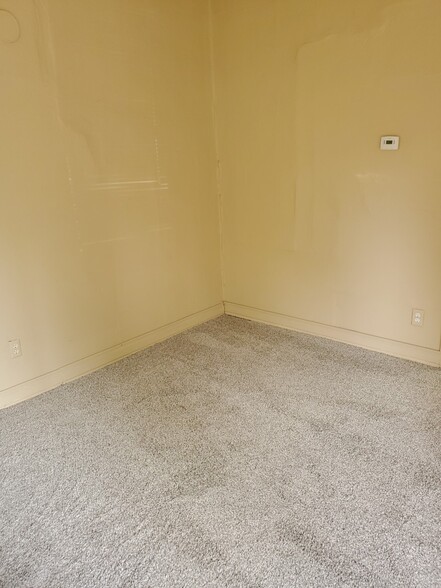 Building Photo - 410 N Corona St