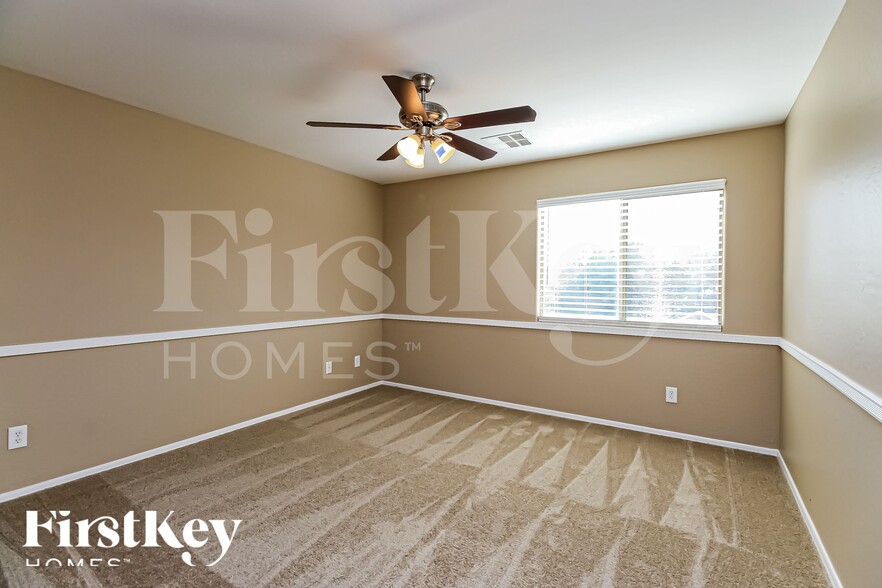 Building Photo - 2403 W Quick Draw Way