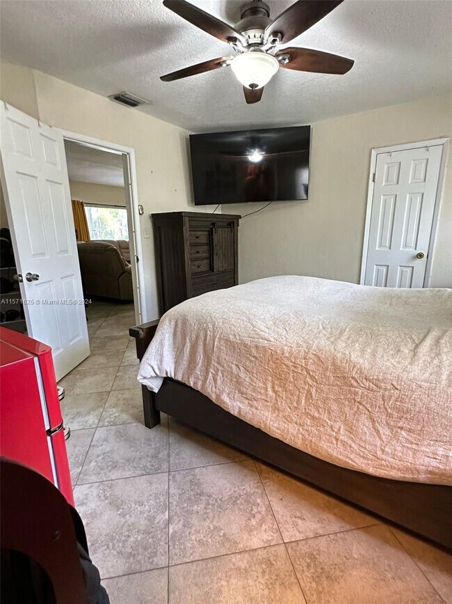 Building Photo - 1753 NE 18th St