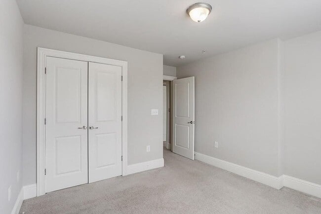 Building Photo - 210 Le Gran Cove NE