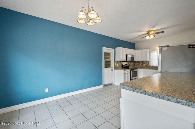 Building Photo - 855 Delano Rd