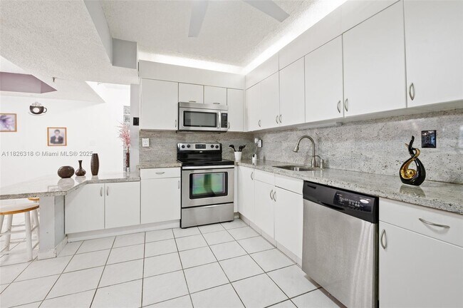 Building Photo - 9341 Collins Ave