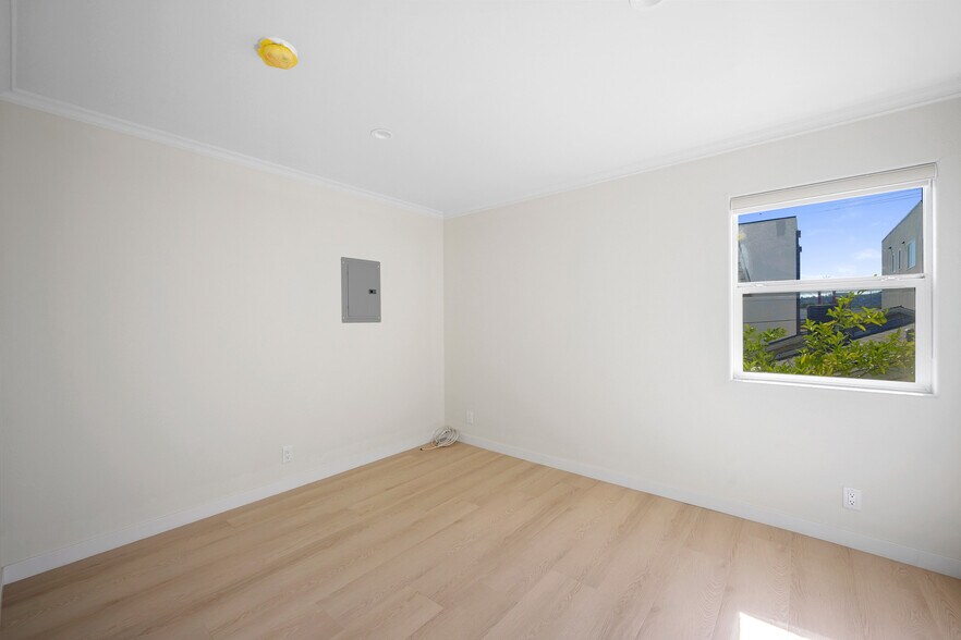 Building Photo - 5228 Auckland Ave