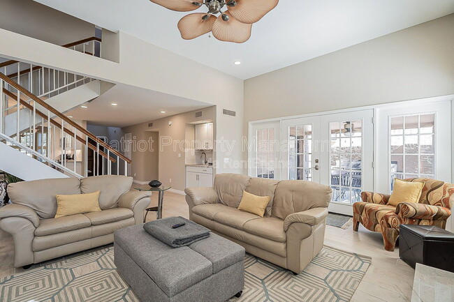 Building Photo - 10527 E Fanfol Ln