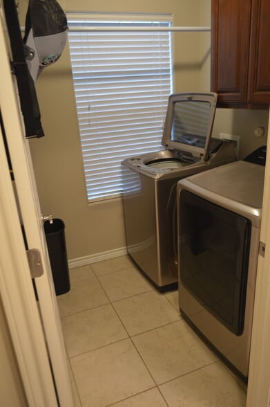 Building Photo - 1603 Margaret Ln