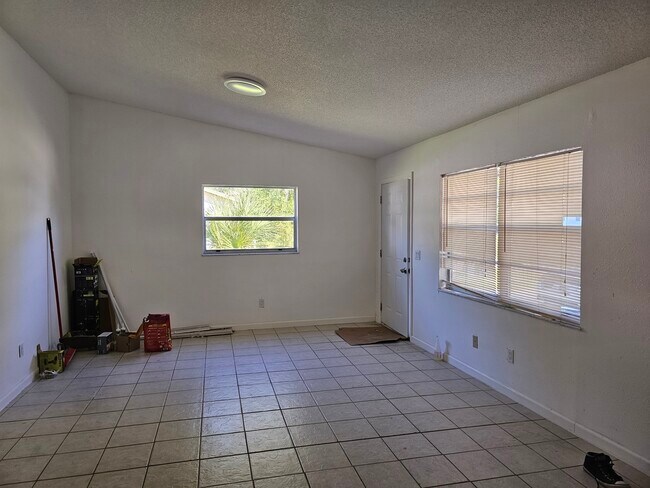 Building Photo - 472 N Willowwood Point