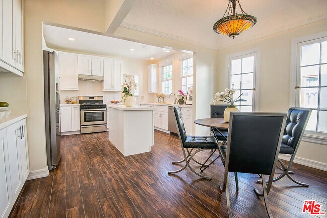 Building Photo - 239 S Orange Dr