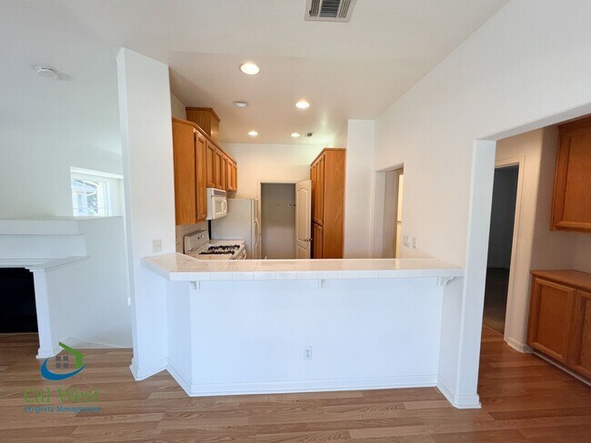 Building Photo - $3295 - 2BD/2BA Beautiful Palmia Condo Near Cottle Road & 85 Available Now!