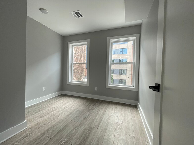 Unit 2R - 26 Yale Ave