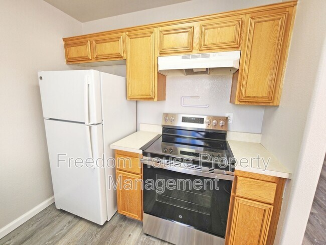 Building Photo - 1381 Ogallala St