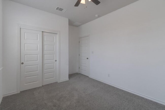 Building Photo - 1925 Cypress Gate Dr