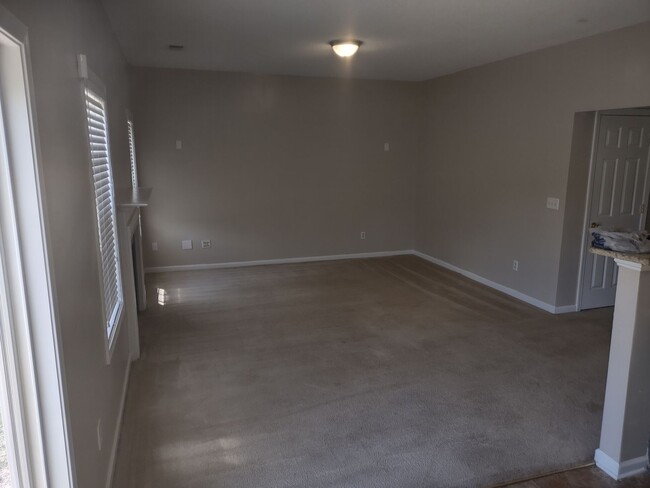 Building Photo - ****MOVE IN SPECIAL****Two Story, Five Bed...