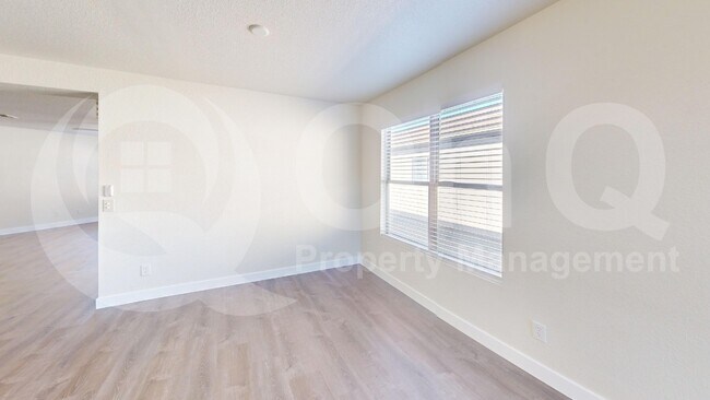 Building Photo - 1702 W Summer Dawn Dr