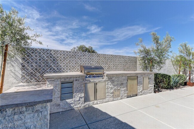 Building Photo - 6390 Montrose Park Ct