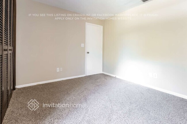 Building Photo - 10350 Bay Hills Dr