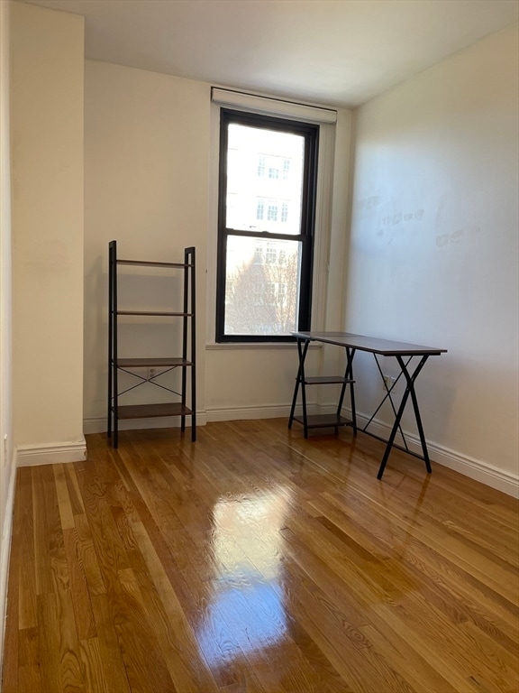 Building Photo - 4 Charlesgate E