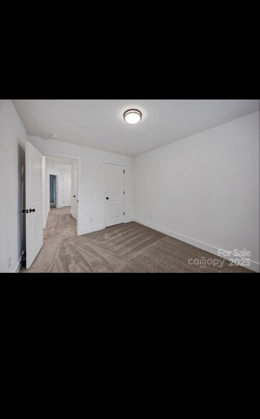 Building Photo - 2812 S Ridge Ave