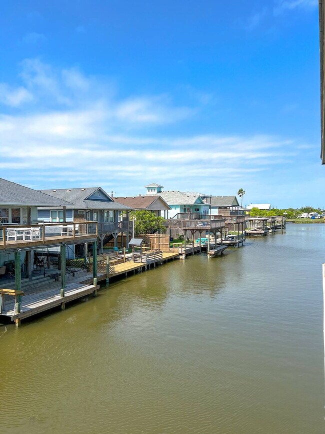 Building Photo - 4037 Summit Dr