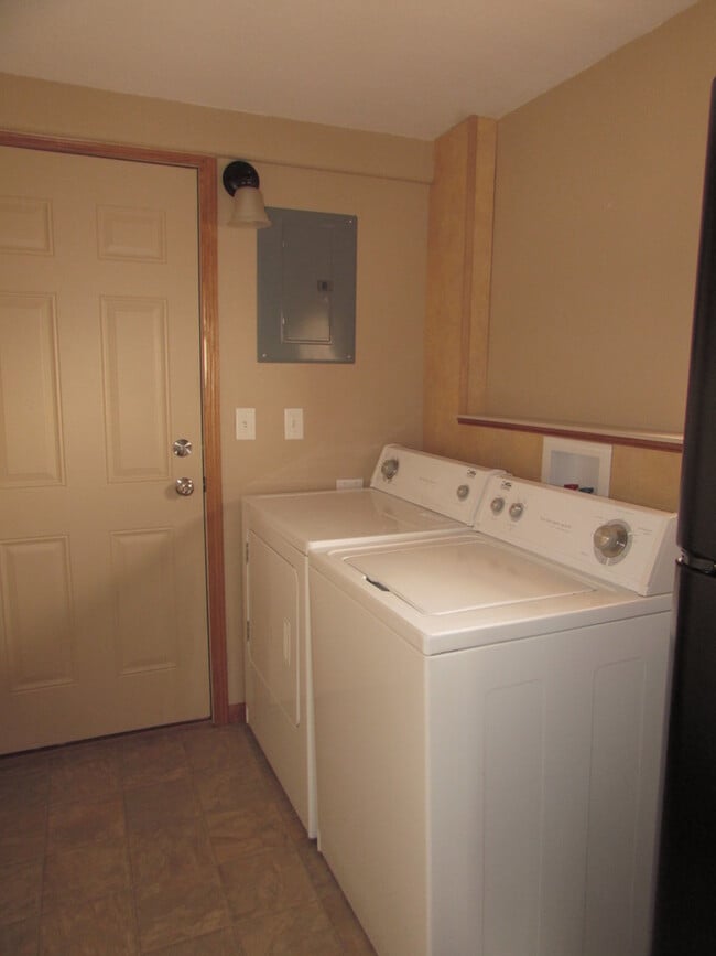Building Photo - r2914LBP