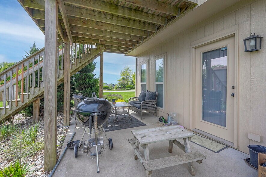 Building Photo - 10111 N Tullis Dr