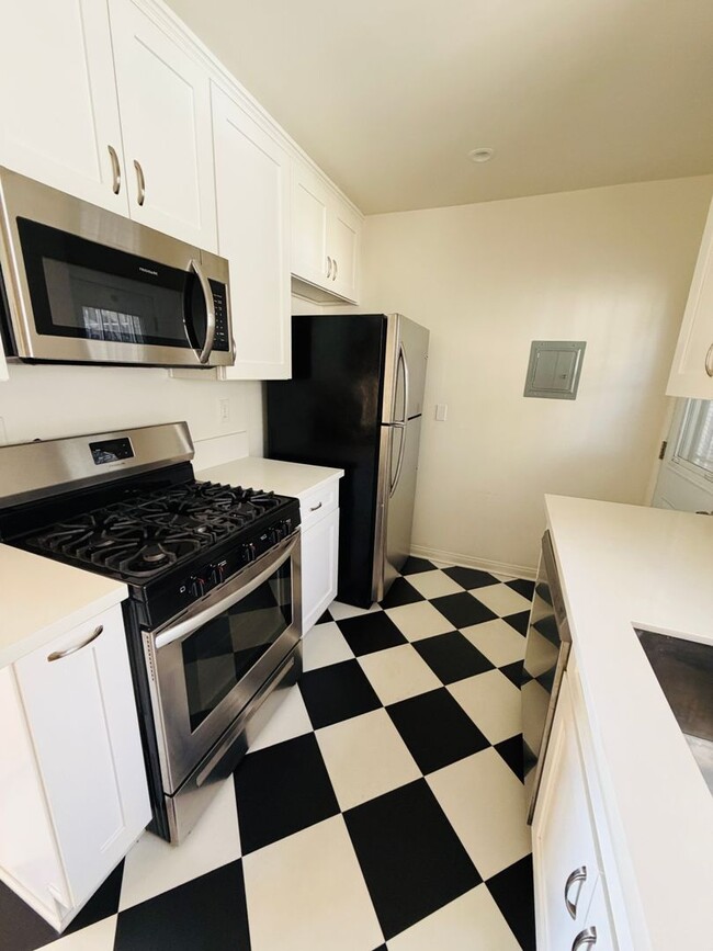 Building Photo - 310