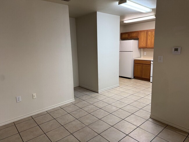 Building Photo - 606 N Bangor Ave