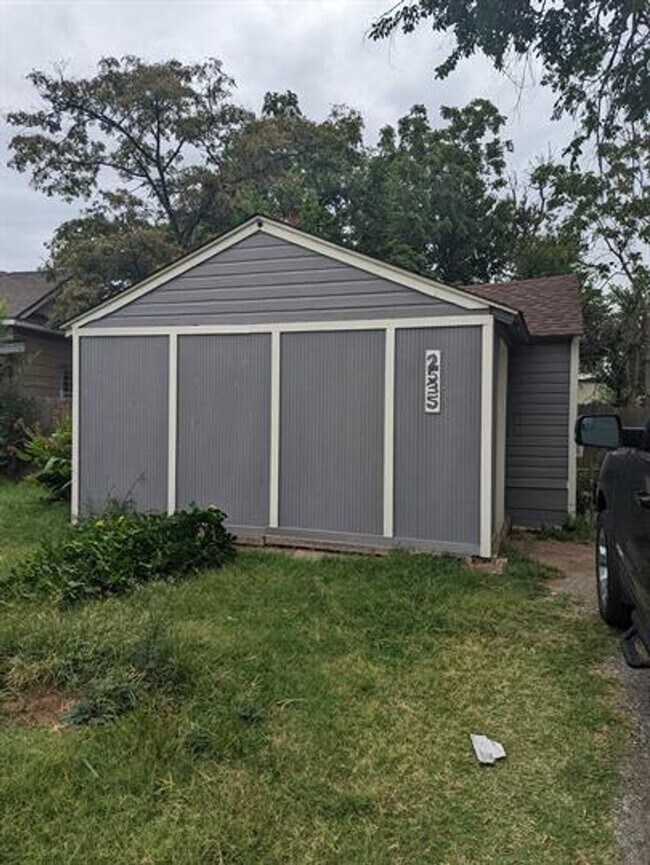 Primary Photo - 2 Bed House with Large Yard