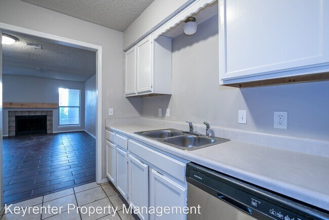 Building Photo - 1 br, 1 bath House - 2421 E 87th St - Unit...