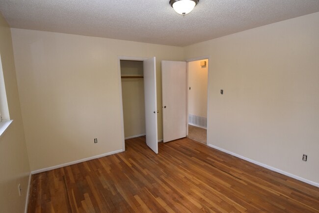 Building Photo - 1640 Shenandoah Dr