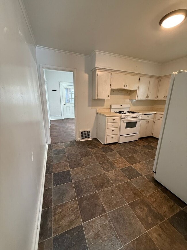 Building Photo - 532 S 16th St