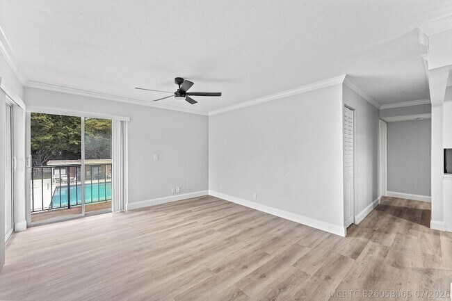 Building Photo - 1866 Fairview Villas Dr