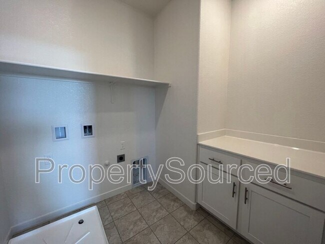 Building Photo - 1029 Pipit St