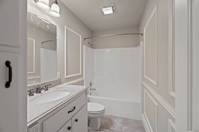 Building Photo - Beautiful 2/2 Near all of Lubbock's Amenit...