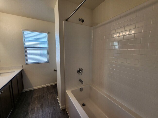 Building Photo - Spring Valley close to Restaurants and Shopping