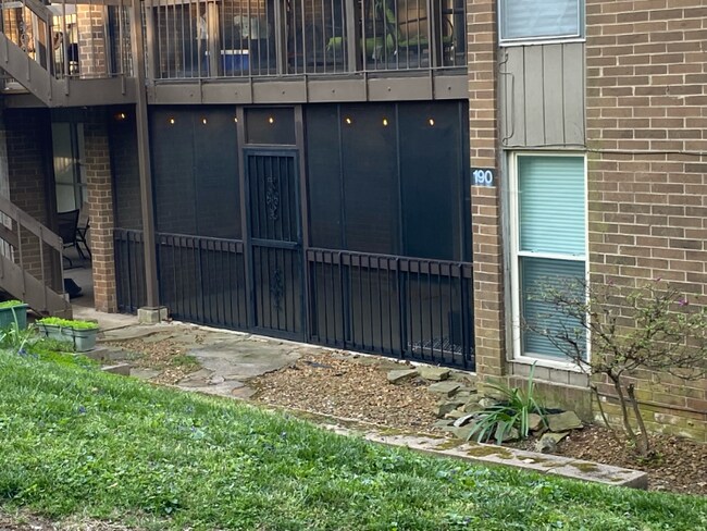 Building Photo - 542 Berlin Dr