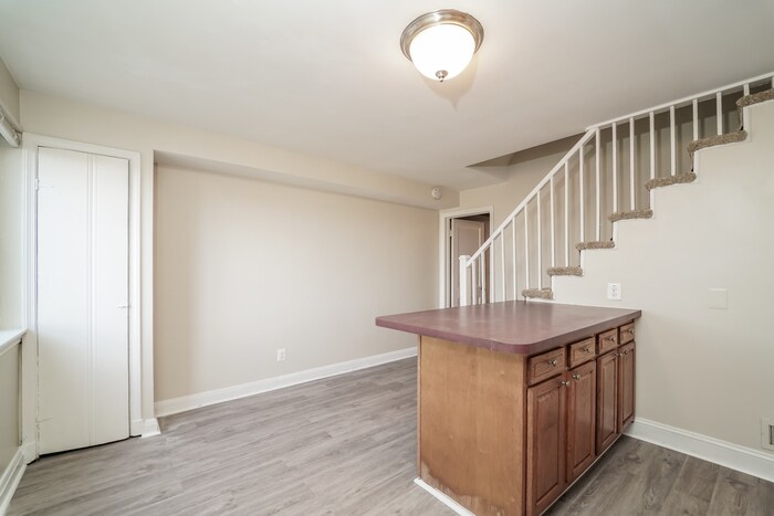 Building Photo - 1917 Searles Rd