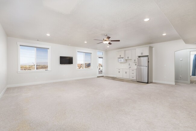 Building Photo - **Charming Home in Provo, UT 84401 – Avail...