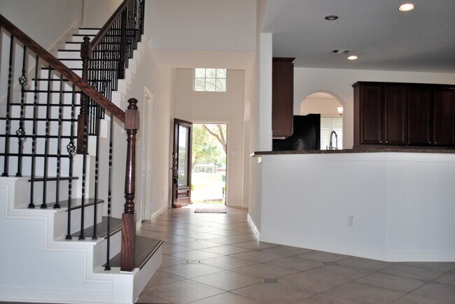 Building Photo - 6122 Vadini Shores Ln