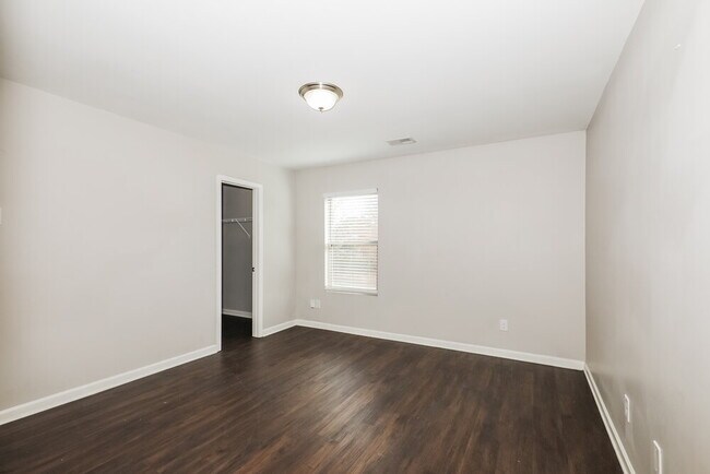 Building Photo - 560 Sedona Loop