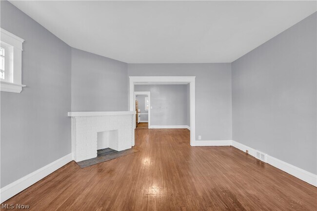 Building Photo - 1239 W 115th St