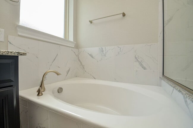 Building Photo - 24918 Meadowthorn Crest Ln