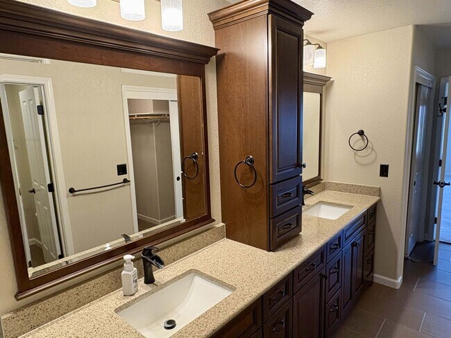 Building Photo - Beautiful Golf Course Home for Rent – Dayton, NV