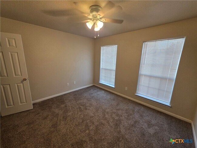 Building Photo - 322 Cedar Ridge Dr