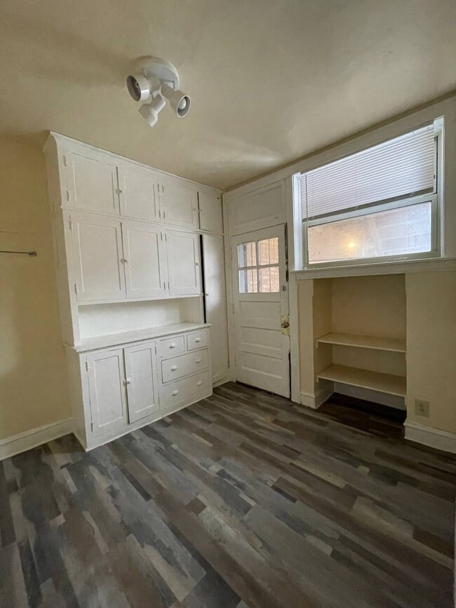 Building Photo - 7400-7410 S Chappel Ave