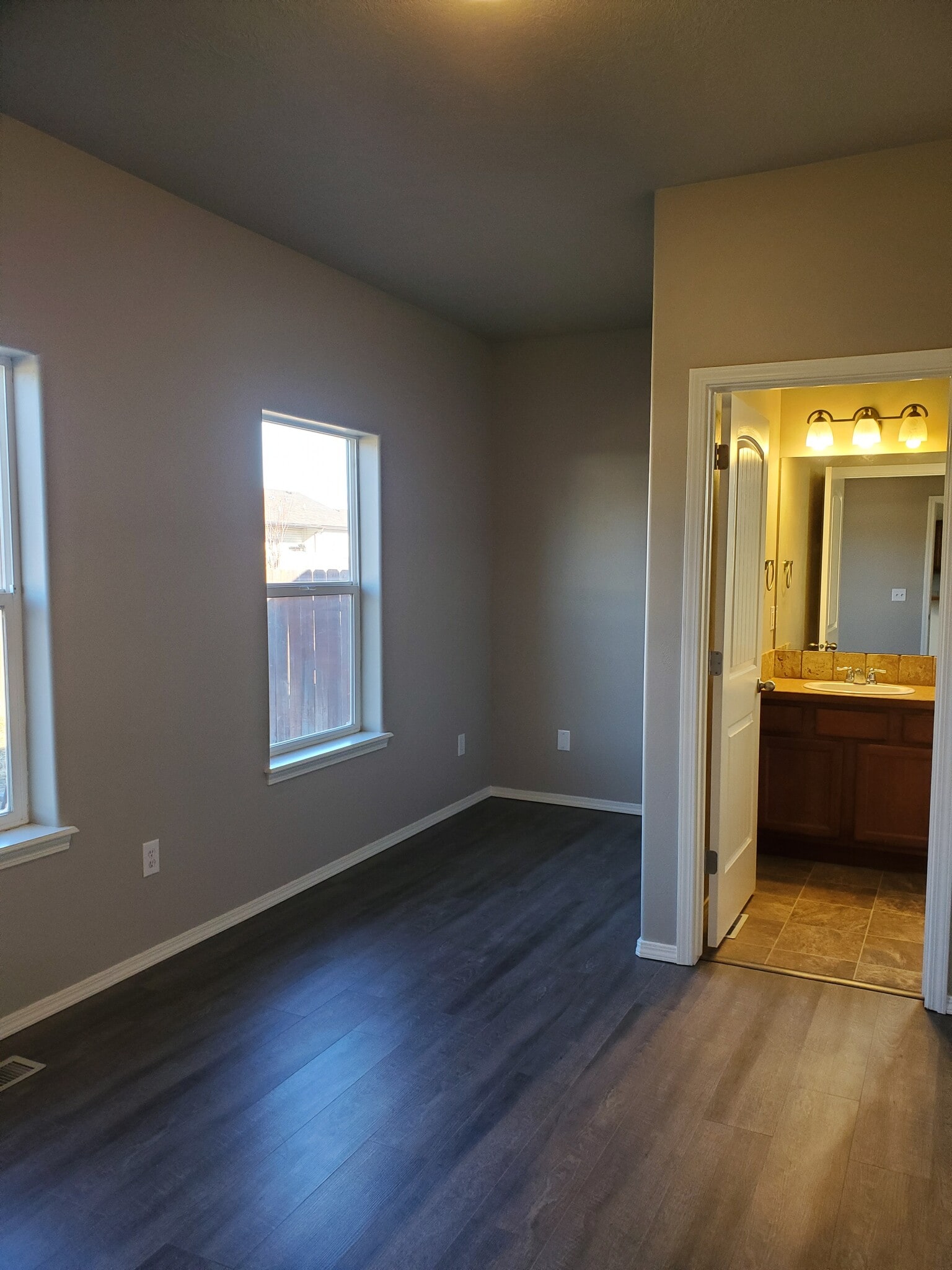 Master Bedroom - 776 Parkwood Dr