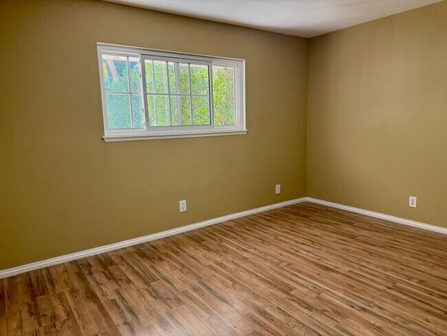 Building Photo - Spacious 4BD 2BA House With Perfect Private Backyard and Solar Panels  in Simi Valley