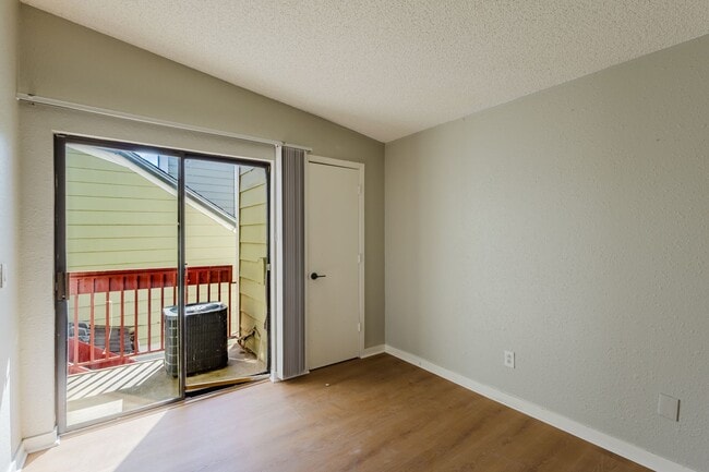 Building Photo - 932 S Dearborn Way